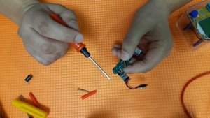 Корпус плюс самодельная крона для тестера транзисторов своими руками