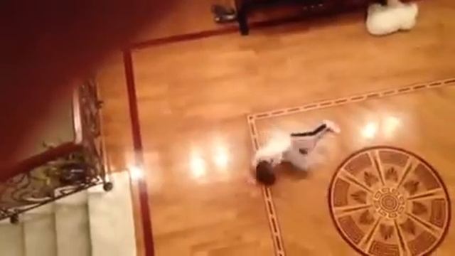 4-х летний брейкдансер смотреть онлайн