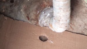 Ремонт На Кухни под мойкой лопнул чугунный выпуск канализации.