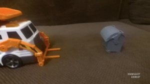 Мусоровоз игрушка Dickie Toys большая. Обзор для детей. Что может мусоровоз,забираем мусор.