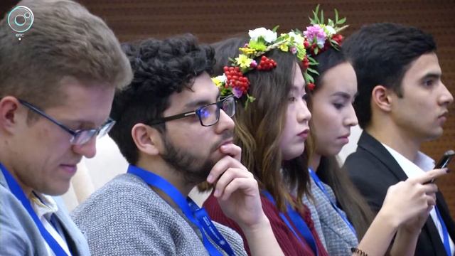 Все страны в гости к нам. Зачем приехали в Сибирь участники Всемирного фестиваля молодёжи? смотреть онлайн