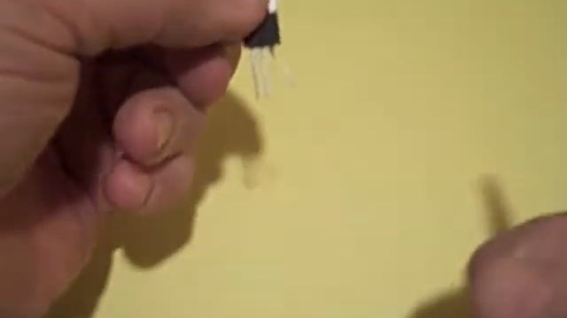 Bending L4940V5 regulator leads смотреть онлайн