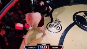 Первый в мире бой мужчина против женщины. The first ever fight between man and woman. Man vs Woman.