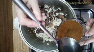 Густой насыщенный суп с мякотью говяжьей голяшки