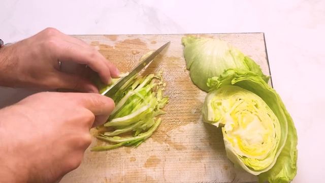 Здоровый и вкусный вегетарианский салат Цезарь в домашних условиях