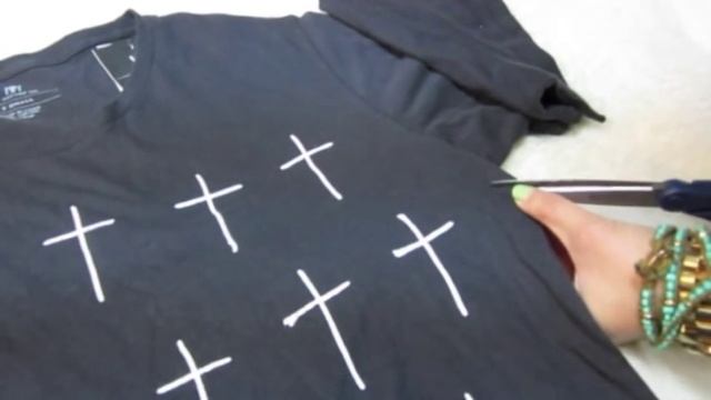 Turn your t-shirt into a tank top! (Easy DIY) смотреть онлайн