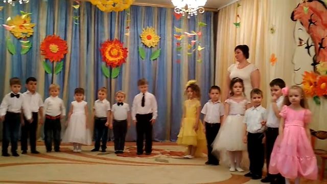 Утренник посвящённый международному женскому дню. Детский сад "Крошка" гр. АСТРАХАНЬ смотреть онлайн