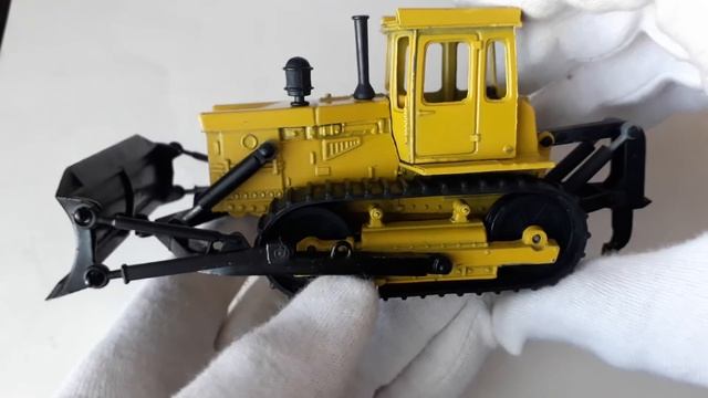 Номерной трактор из Саратова. Т-130. ДЗ-117. Т 2. Сделано в СССР. смотреть онлайн