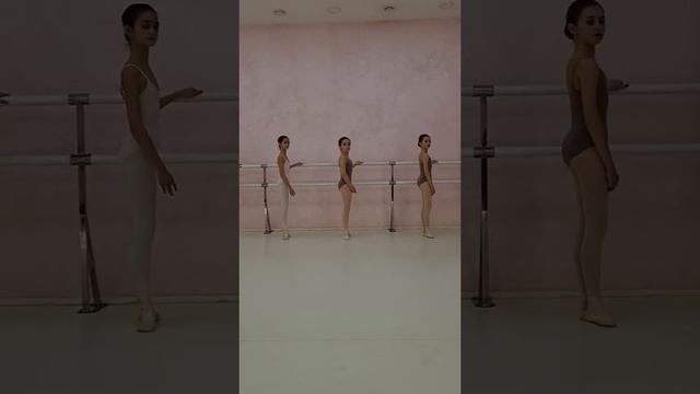 отчётный урок в школе балета "Маленькая балерина" смотреть онлайн