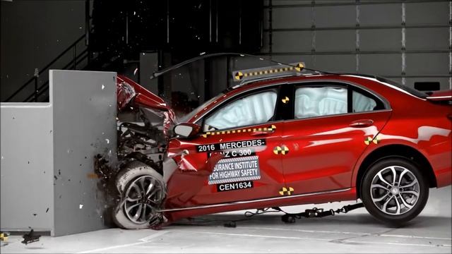 Краш тест: Mercedes C class W205 vs BMW 3 F30 смотреть онлайн