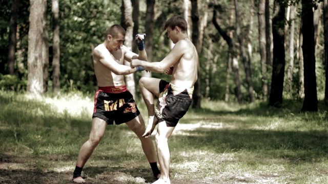 Муай Тай Обучение - Жесткая контратака от колена смотреть онлайн