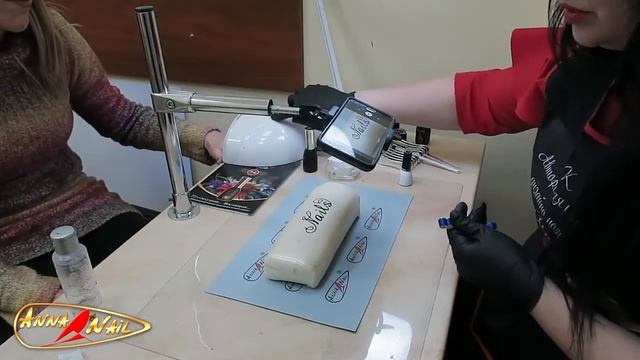 Работа магнитом Anna Nail 5в1 на руках клиента смотреть онлайн