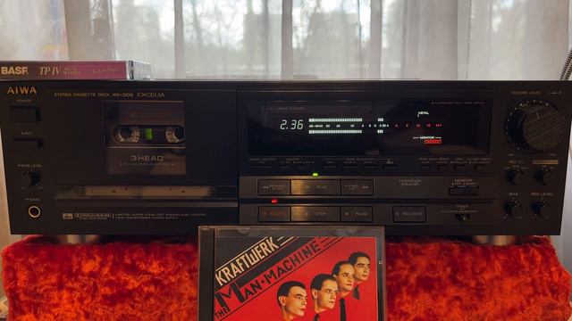 Aiwa Excelia XK-009 воспроизводит и пишет.