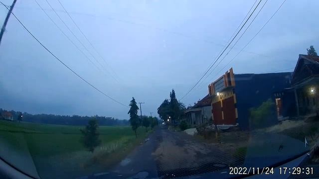 somewhere in the middle of nowhere in east java heading to suramadu - 2022 1124 172803 120 смотреть онлайн