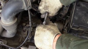 Замена выжимного подшипника сцепления KIA Cerato. Замена передних стоек и задних тормозных колодок.