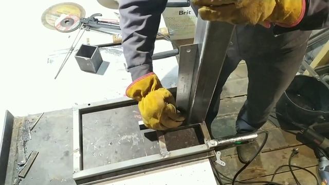 Стойка для дрели из профильной трубы! КЛАССНАЯ самоделка для дрели своими руками!