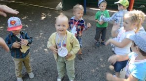 Подвижные игры в детском саду с детьми ясельной группы Подвижная игра "Волк и зайчики"
