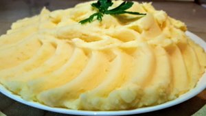 Картофельное пюре цыганка готовит. Gipsy cuisine.