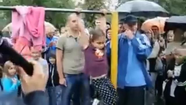 SHestiletnyaya devochka Marina podtyagivaetsya 26 raz Kremenchug 31 08 13 смотреть онлайн