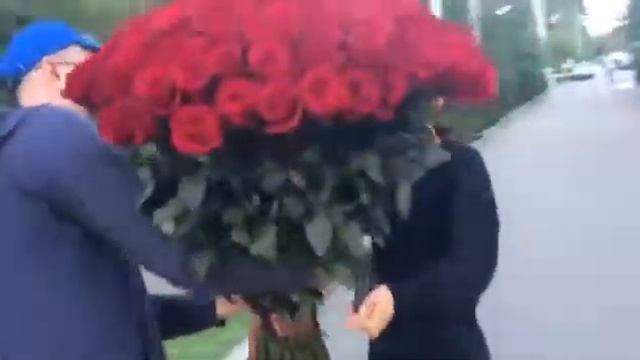 Букет «101 Метровая роза» смотреть онлайн