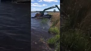 Экскаватор Амфибия на водных понтонах SANY SY215C WaterKing amphibious excavator