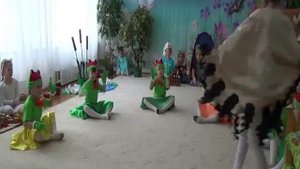 Танец  "Две лягушки, две подружки- попрыгушки" детский сад №5 "Сказка"