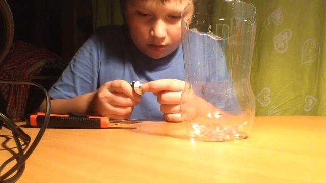 Лайфхак! Как сделать воронку и стакан своими руками! :) смотреть онлайн