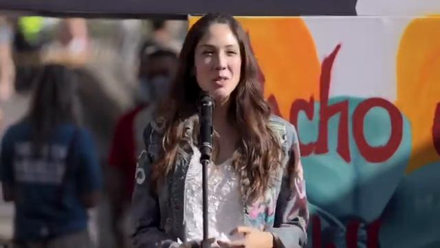 La gestora social de Medellín, Diana Osorio, lanza Moda al Barrio смотреть онлайн