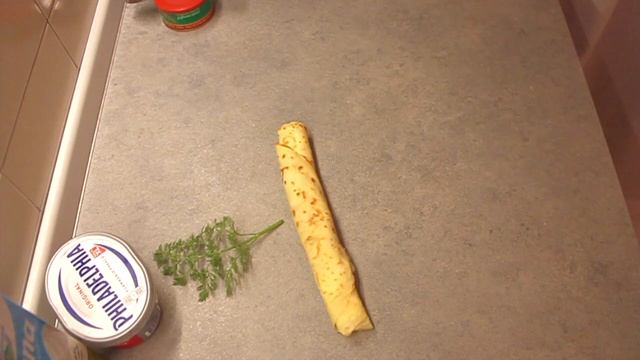 Блинная закуска с икрой и рыбой / Блины с сливочным сыром и лососем / Блины с икрой смотреть онлайн