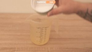 Как чистить известковый налет в унитазе с помощью соли и лимона @life-hack.official