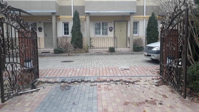 Установка рычажной автоматики для распашных ворот