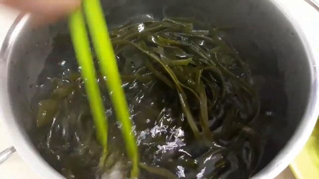 Салат из морской капусты (凉拌海带丝) смотреть онлайн