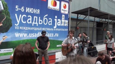 Мальчишки поют