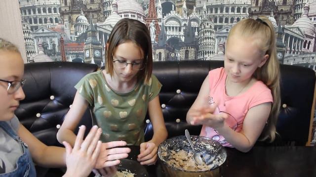 Решили приготовить конфетки и молочный коктейль смотреть онлайн