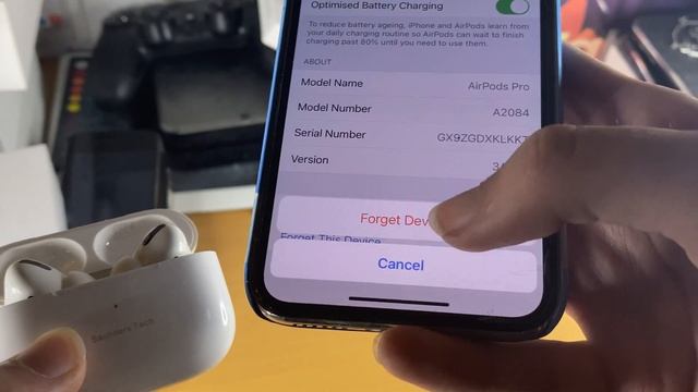 How To Reset AirPods To Factory Default! [AirPods Pro / AirPods] смотреть онлайн