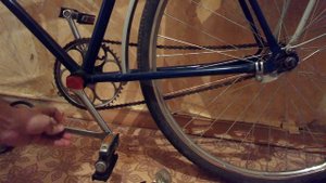 В какую сторону откручивать педали на велосипеде