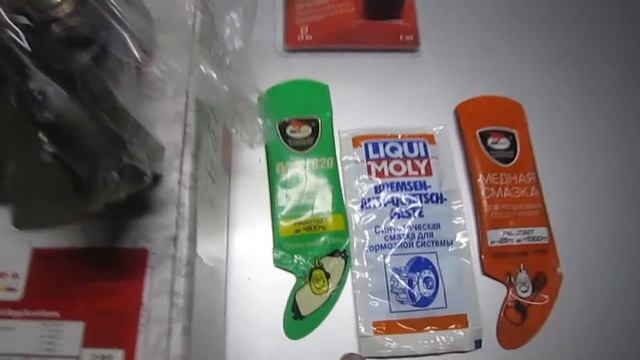 Подготовка к замене задних тормозных колодок Рено Логан смотреть онлайн