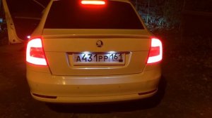 Не стандартная работа задних стопов (skoda octavia a5fl)