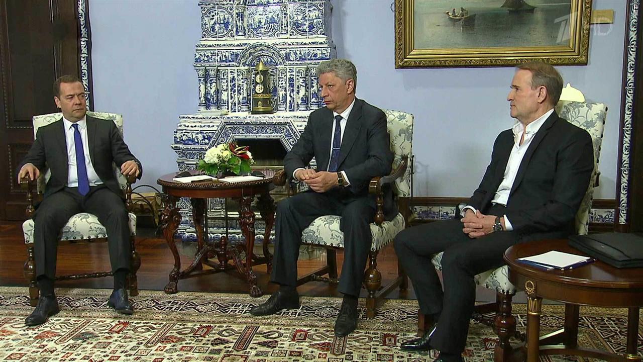 Визит украинских политиков в Россию Петр Порошенко назвал попыткой посадить страну на российскую ...
