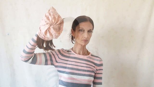 Как надевать шапочку с ТРЕССАМИ. Бини с трессами. смотреть онлайн