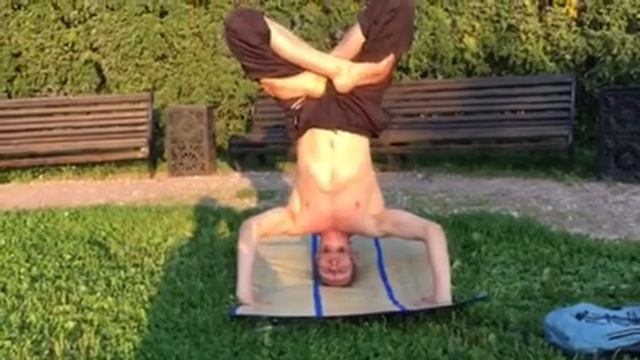 Падмасана на руках смотреть онлайн