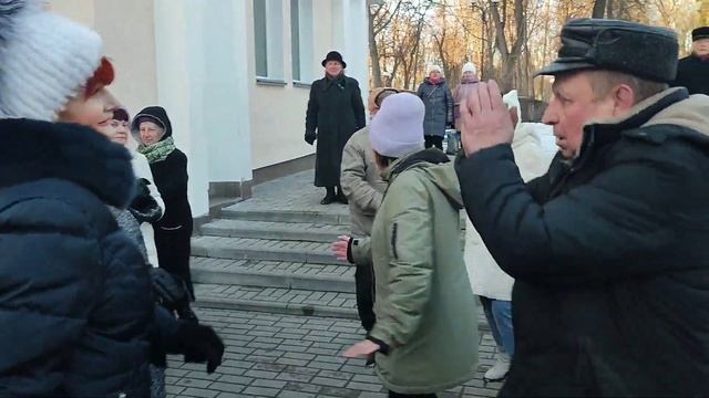 "САНОЧКИ"...на танцполе в Гомельском парке....5.03.2023года. смотреть онлайн