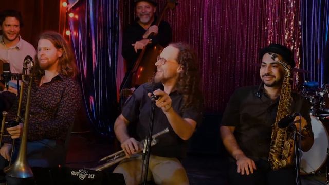 Sunday Swing with Sabertooth Swing - EP Release Party! смотреть онлайн