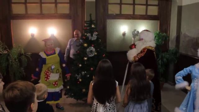 Танцы с Детской Новогодней Елки. Дед мороз... смотреть онлайн