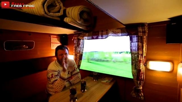 Train compartment. Инженер Владимир сделал комнату в своем доме в виде купе поезда