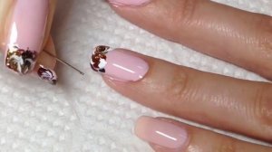 Drag Marble French Tips. Вариант французского маникюра.