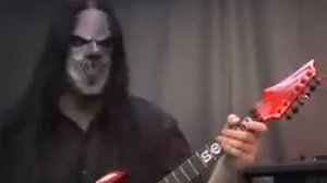 Mick Thomson Shows How To Play Surfacing