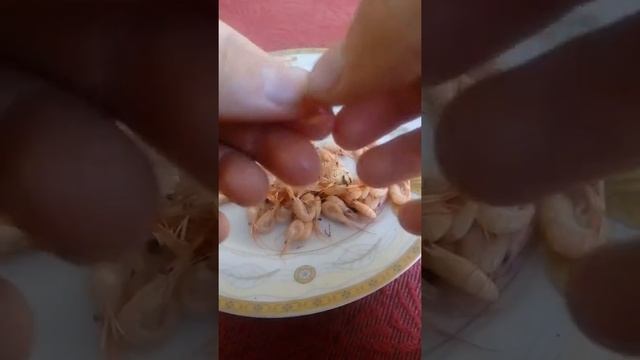 Как правильно чистить креветки!