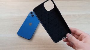 ПОЧЕМУ НУЖНО РЕГУЛЯРНО СНИМАТЬ ЧЕХОЛ С ТЕЛЕФОНА?