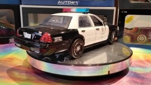 1 18 Ford Crown Victoria n°  Greenlight